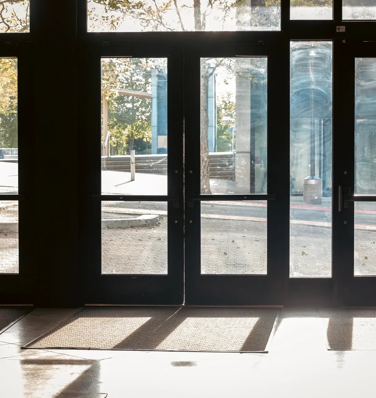 Automatic door entryway with dirty windows