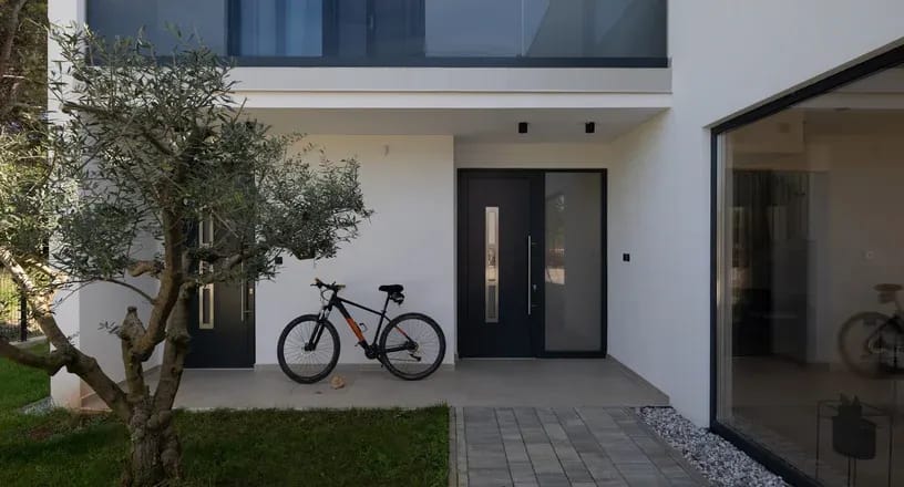 Frameless Glass Doors at a minimalist home entrance